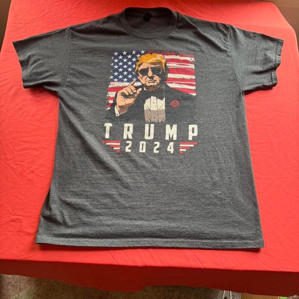 Gildan Grey Trump 2024 t-shirt- Size Women's Large